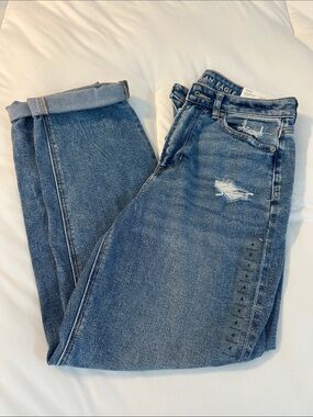 American Eagle Outfitters Mom Straight  Jeans in Medium Blue Wash
